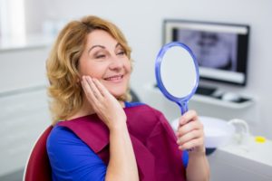 older woman smiling with dentures